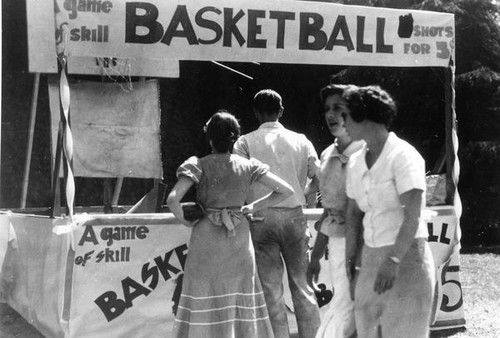 Spardi Gras basketball booth