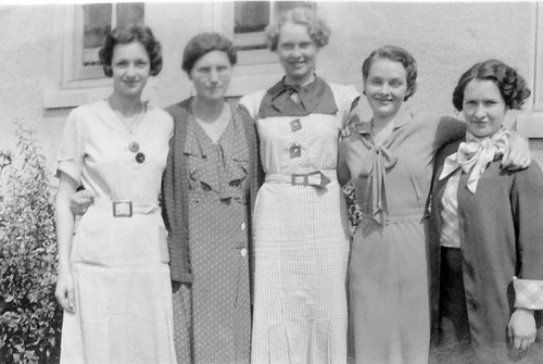 Students during the second six weeks of the 1933-34 Winter quarter