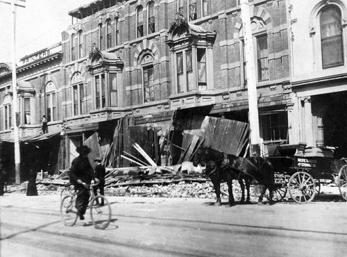 Damaged building after the 1906 earthquake