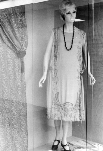 Mannequin wearing a 1920s dress