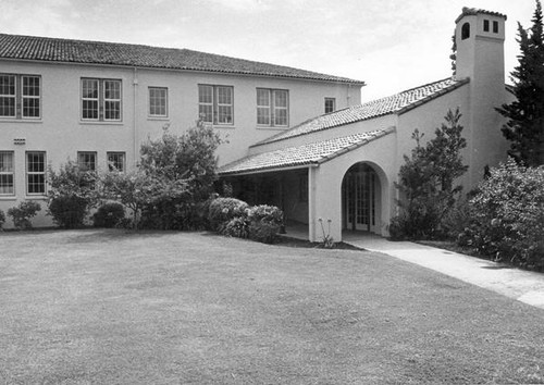 Side view of the Home Economics building