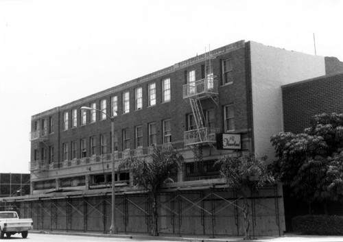 View of the Main Street side of the Santa Ana Hotel, during demolition in 1987