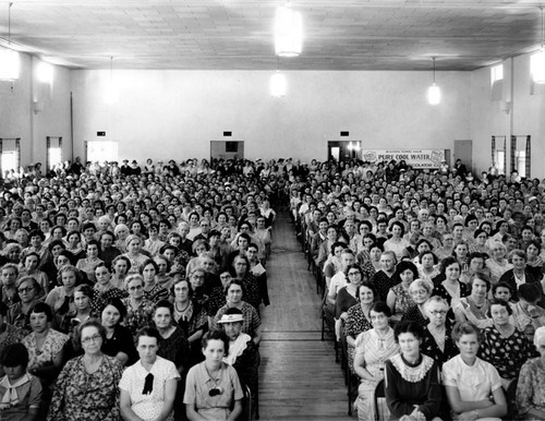 Santa Ana Journal Cooking School overflow crowd inside American Legion Hall on 313 N. Birch, 1935