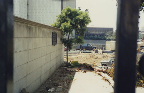 View of the Santa Ana Public Library patio area outside the Spurgeon Room, Winter 1989