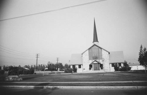 Unidentified building probably the First Congregational Church on 2555 Santiago in 1965