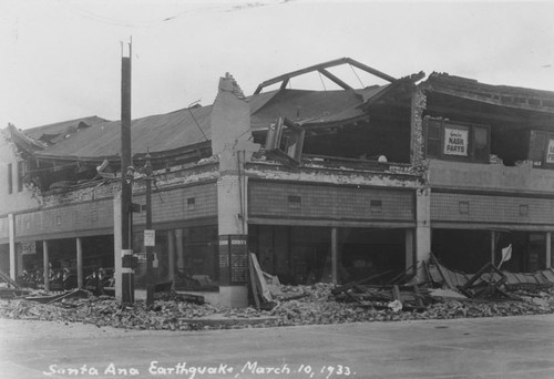 Earthquake damage to the Nash Car Agency on March 10, 1933, 5th & Bush