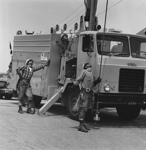 Southern California Edison truck and workers preparing for a job