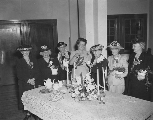 Pioneer women who received gifts at the annual tea given by Santa Ana Parlor, Native Daughters of the Golden West, at the Ebell Club