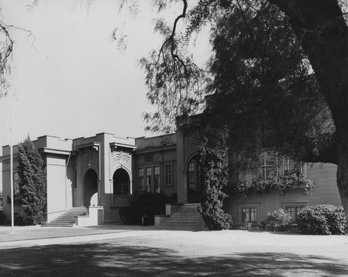 Jefferson Elementary School on 410 W. 17th Street