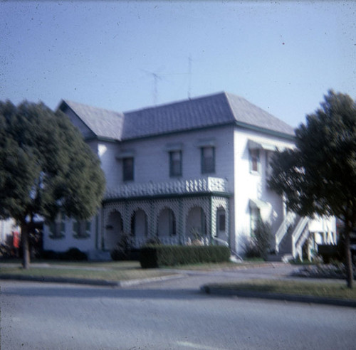 A rooming house at 908 Brown Street