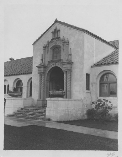 The front entrance of Franklin Grammar School on 1512 W. 4th Street