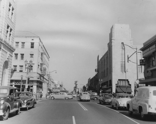 Looking north on North Main Street near the intersection with Fourth Street