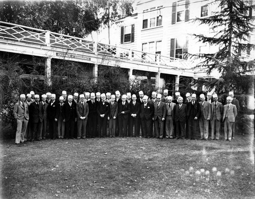 Santa Ana Breakfast Club in front of St. Ann's Inn about 1925