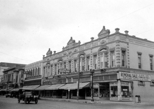 N. W. corner Bush and 4th St