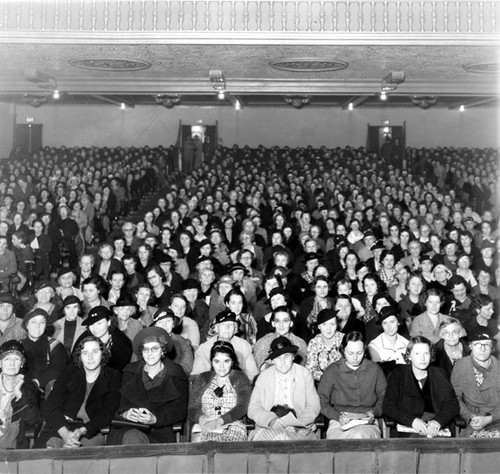 Santa Ana Journal Cooking School crowd inside Broadway Theater on 416 N Broadway, 1935