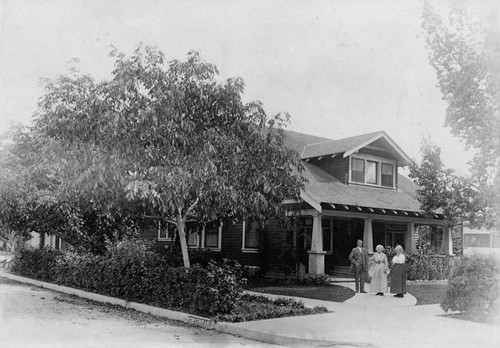 Luther Harris home on S. Broadway