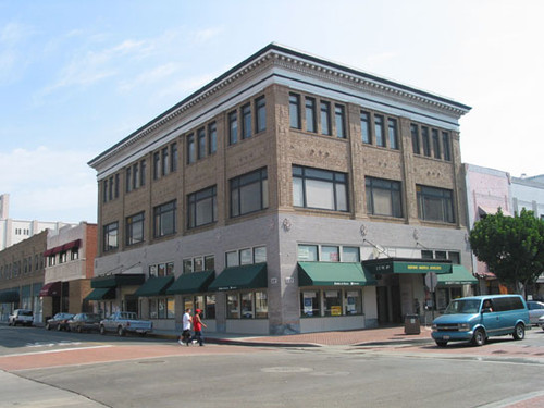 Building on 117 W. 4th Street, August 2002 — Calisphere