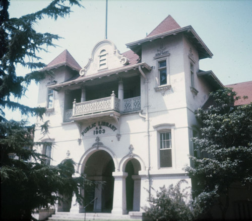 Santa Ana's Carnegie Library, Fifth Street and Sycamore, was built in 1903