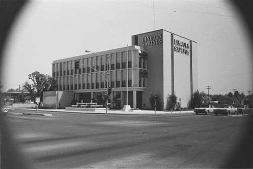 Lincoln Savings and Loan Association on 1631 N. Bristol in 1965