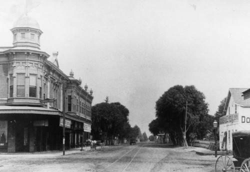 Main Street looking North from Fifth in 1895