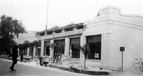 Damage from March 1933 earthquake to Orange County Garage, Court House, Sycamore side on March 10, 1933