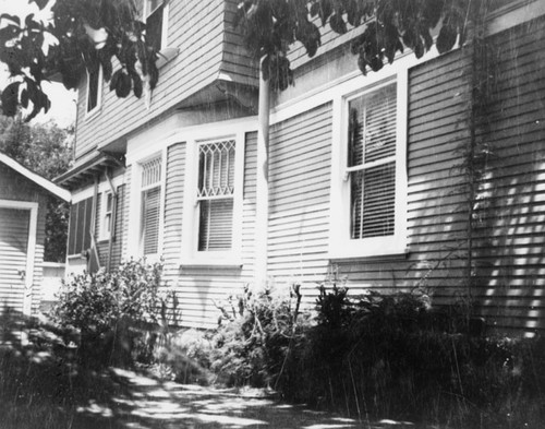 Original south detail, Dr. J. A. Hatch house in 1970