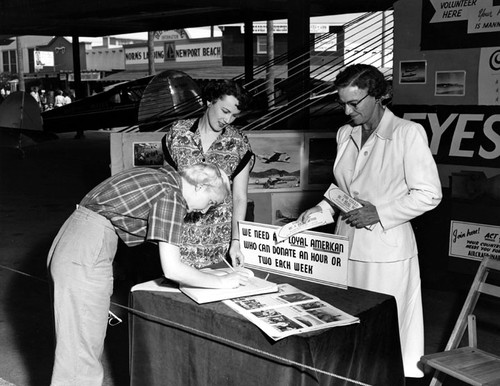 Newport Beach Aircraft Warning Volunteer Center during World War II about 1940