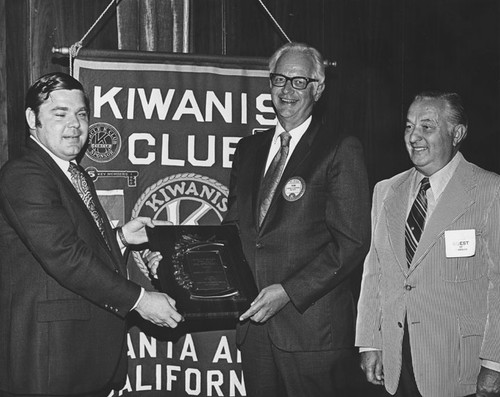 Fidelity award presented to Tom McMichael, mayor of Santa Ana, by Jim Pease Fidelity Federal at Kiwanis Club meeting in 1971