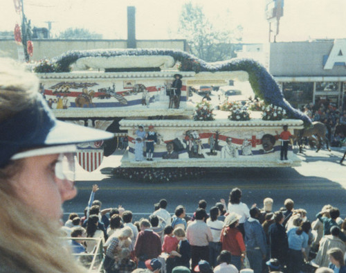 Tournament of Roses Rose Parade float for Santa Ana, 1985