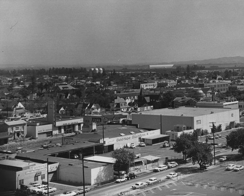 View of the George Dunton Ford Automobile Agency from the Sycamore Street side; the business fronted on N. Main Street