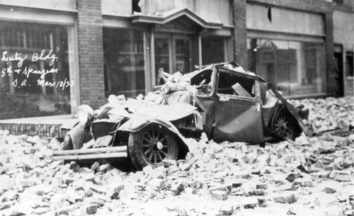 1933 Earthquake damage to the Lutz Building on 5th and Spurgeon