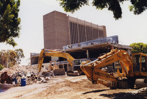 Construction work on the Santa Ana City Hall in June, 1998