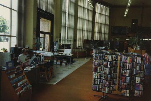 Reading room at the Santa Ana Public Library at 26 Civic Center Plaza on April 1990