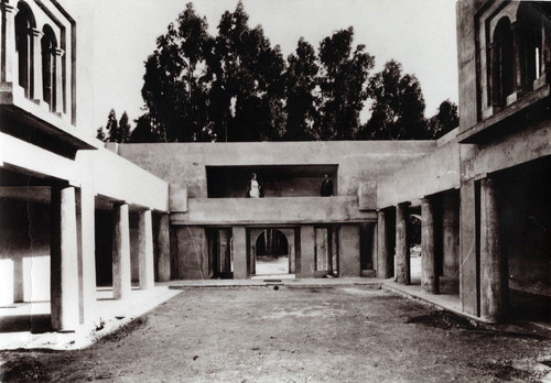 Clarke Estate courtyard, with Marie Clarke and architect, Irving Gill