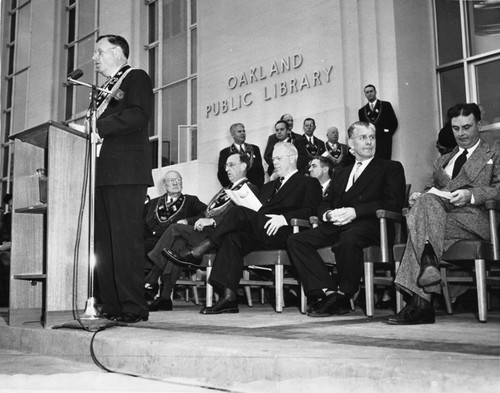 View of dedication of the Oakland Main Library on block bordered by 13th, 14th, Madison and Oak streets. [picture]