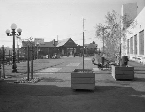 Foot of Broadway [picture] : entrance to "Bow & Bell" completed