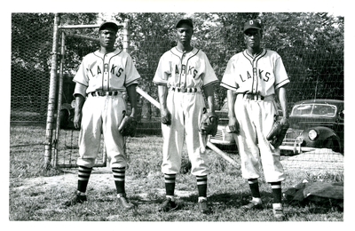 Three unidentified Oakland Larks players with automobiles in background