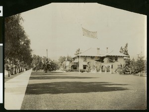 Exterior view of the F. Holder residence in Pasadena, looking south, ca.1900