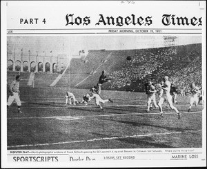 Los Angeles Times photograph of Frank Glifford passing for the second touch down against Beavers in 1951