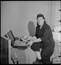 "Flight of American newspaper woman." Bonney packing "some 5000 negatives." Midnight, Dec. 2nd, Hotel Torni [Therese Bonney]