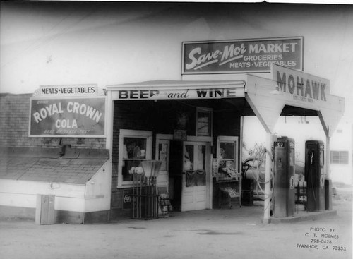 Save-Mor Market, Ivanhoe, Calif., 1940s