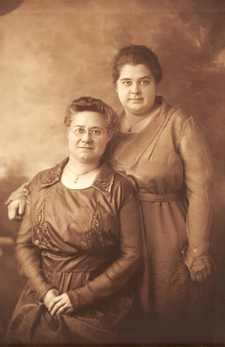 Portrait of Frances Armeda Eicher Swinney and Willeta Almirah Swinney Cook