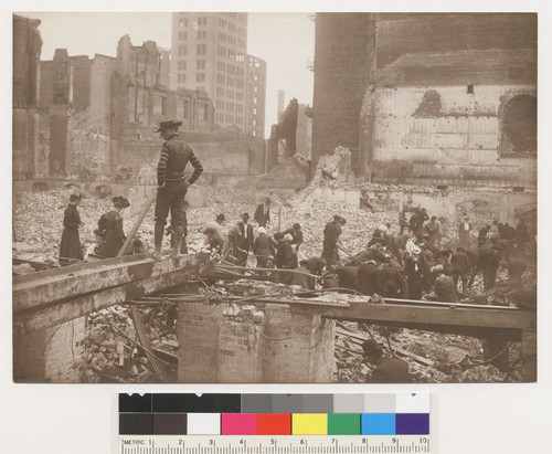 Nathan-Dohrmann Co. 122-132 Sutter St. [Crowd sorting through rubble.]
