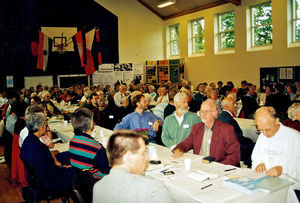 DSM Landsmødet i Hadsten, 1998. Ved middagen, fra højre: Jørgen Nørgaard Pedersen, Iver Viftrup, Thorkild Schousboe Laursen, Jørgen Andersen