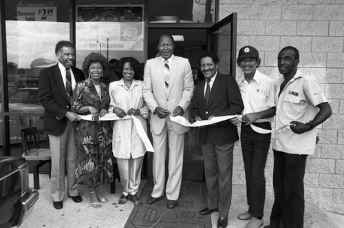 Baskin Robbins grand opening guests posing with Mayor Bradley, Los Angeles, 1987