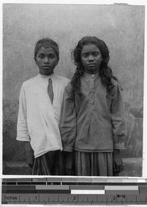 Portrait of a boy and girl, India, ca. 1900-1920
