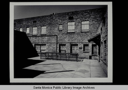 Rear courtyard looking west, Santa Monica Health Center, 1525 Euclid Street, built 1928