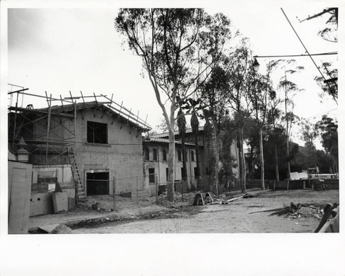 Construction of Drake Wing of Denison Library, Scripps College