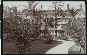 Outdoor courtyard at the Hotel del Coronado, ca.1900