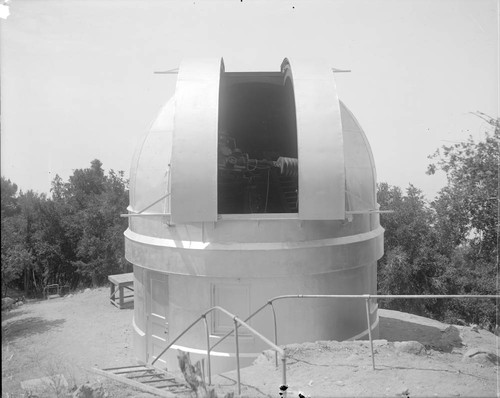New dome and open shutter of the 10-inch telescope building, Mount Wilson Observatory